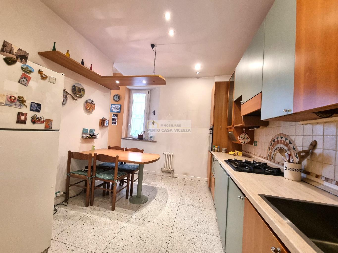 PC87 - APPARTAMENTO IN TRIFAMILIARE VENDITA VICENZA ZONA BORGO CASALE - TRATTATIVA RISERVATA 2
