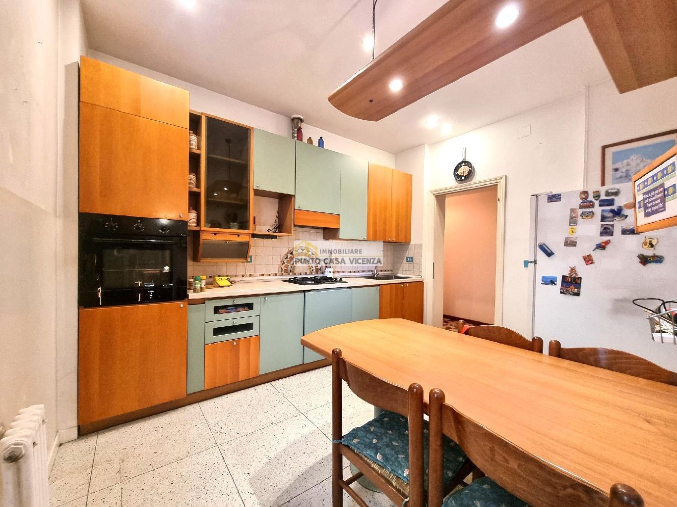 PC87 - APPARTAMENTO IN TRIFAMILIARE VENDITA VICENZA ZONA BORGO CASALE - TRATTATIVA RISERVATA 3