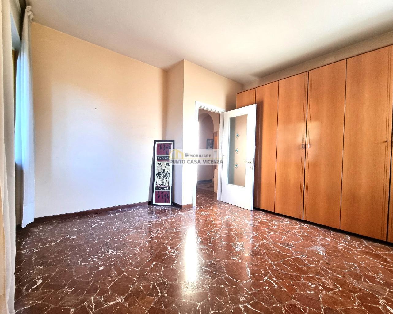 PC87 - APPARTAMENTO IN TRIFAMILIARE VENDITA VICENZA ZONA BORGO CASALE - TRATTATIVA RISERVATA 4