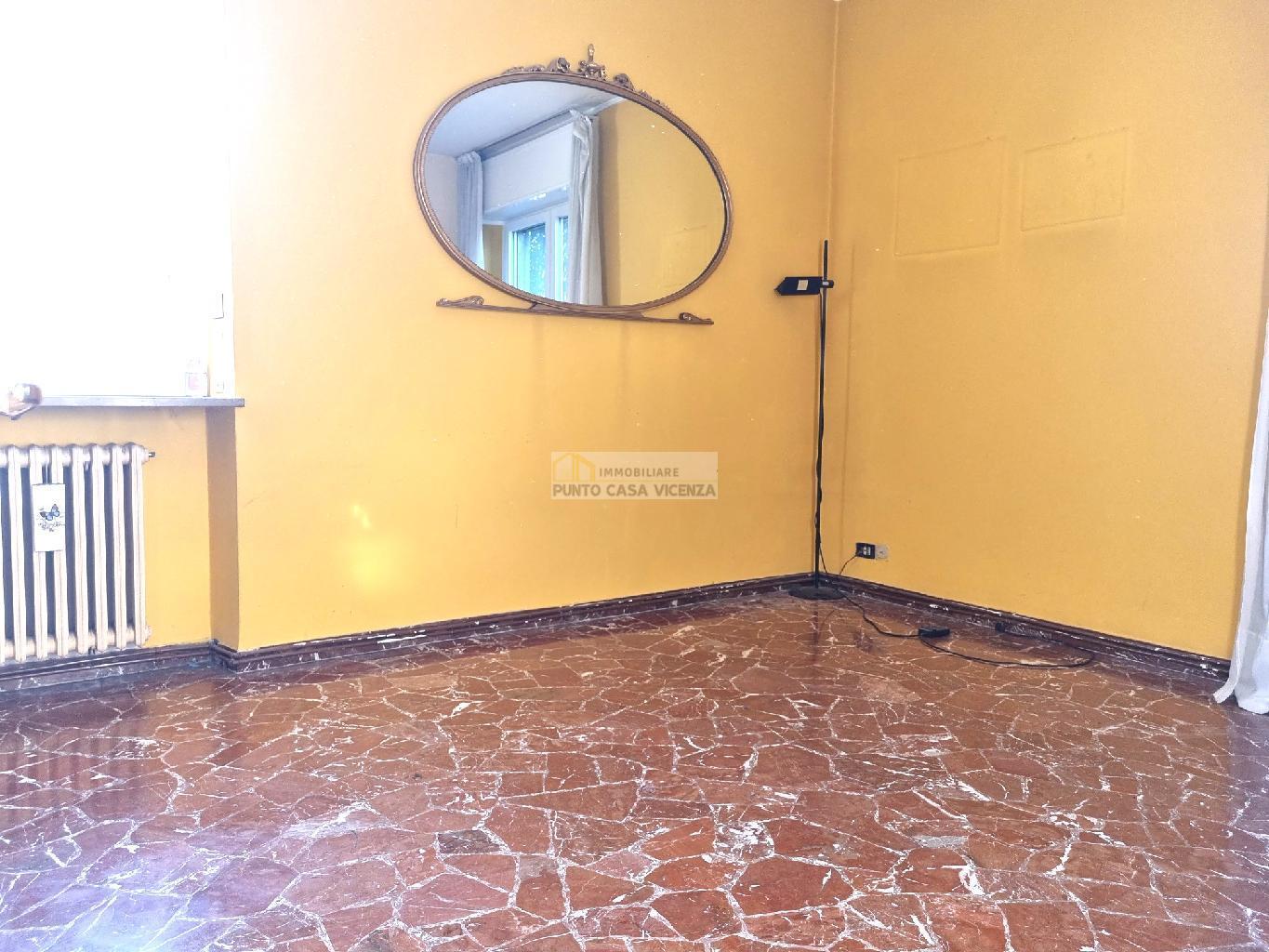 PC87 - APPARTAMENTO IN TRIFAMILIARE VENDITA VICENZA ZONA BORGO CASALE - TRATTATIVA RISERVATA 8
