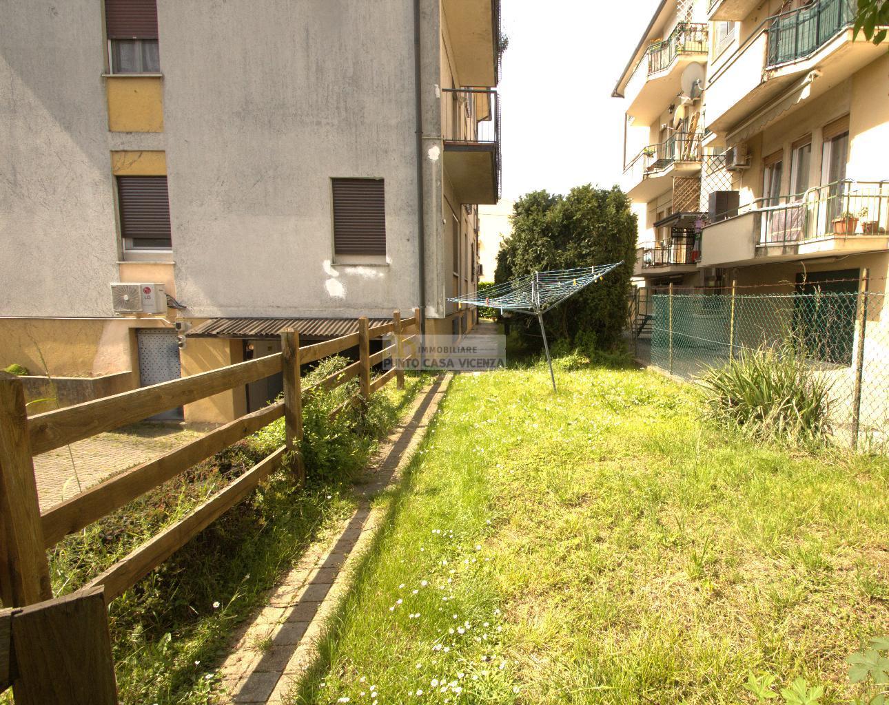 PC87 - APPARTAMENTO IN TRIFAMILIARE VENDITA VICENZA ZONA BORGO CASALE - TRATTATIVA RISERVATA 17
