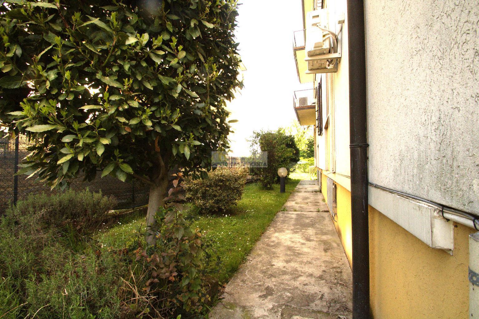 PC87 - APPARTAMENTO IN TRIFAMILIARE VENDITA VICENZA ZONA BORGO CASALE - TRATTATIVA RISERVATA 19