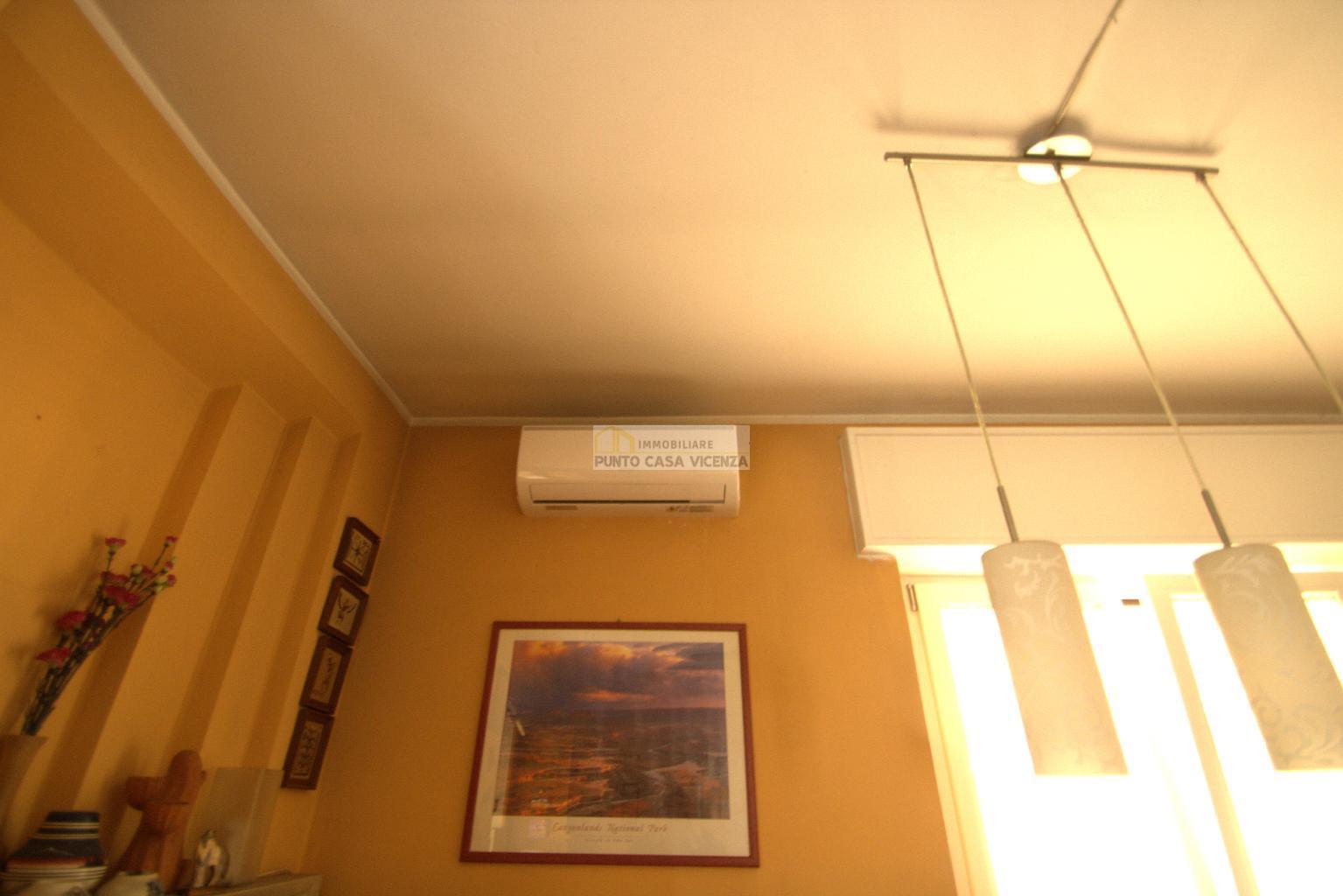 PC87 - APPARTAMENTO IN TRIFAMILIARE VENDITA VICENZA ZONA BORGO CASALE - TRATTATIVA RISERVATA 30