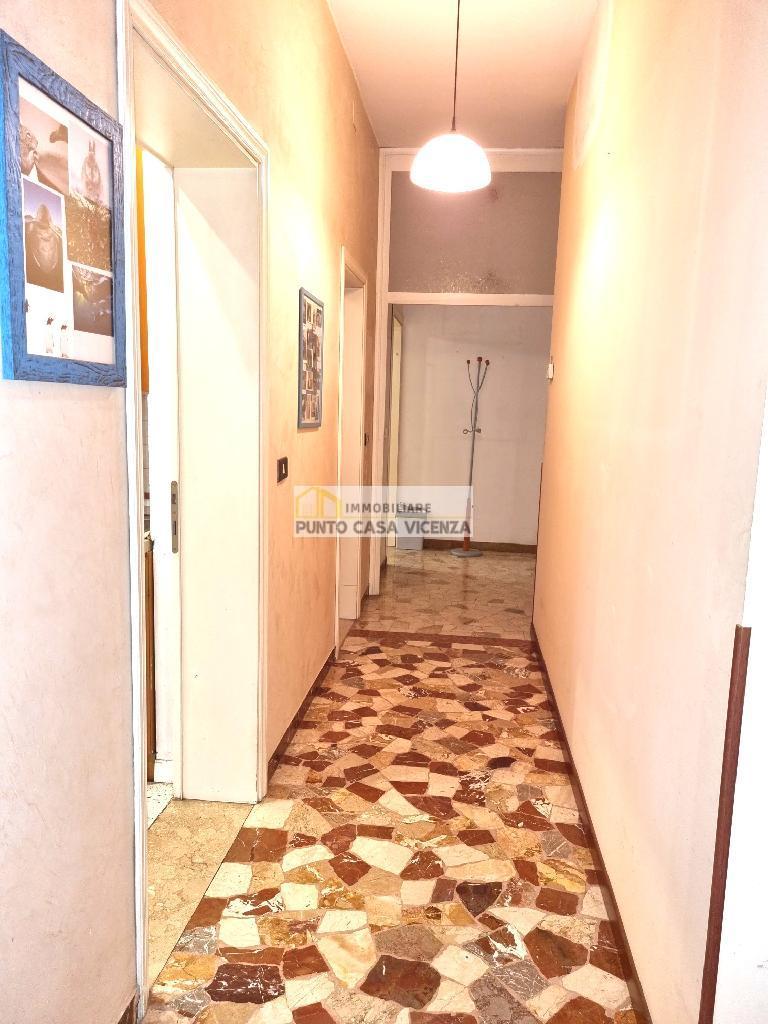PC87 - APPARTAMENTO IN TRIFAMILIARE VENDITA VICENZA ZONA BORGO CASALE - TRATTATIVA RISERVATA 31