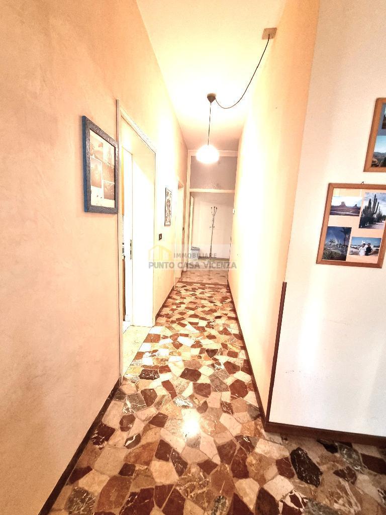 PC87 - APPARTAMENTO IN TRIFAMILIARE VENDITA VICENZA ZONA BORGO CASALE - TRATTATIVA RISERVATA 32