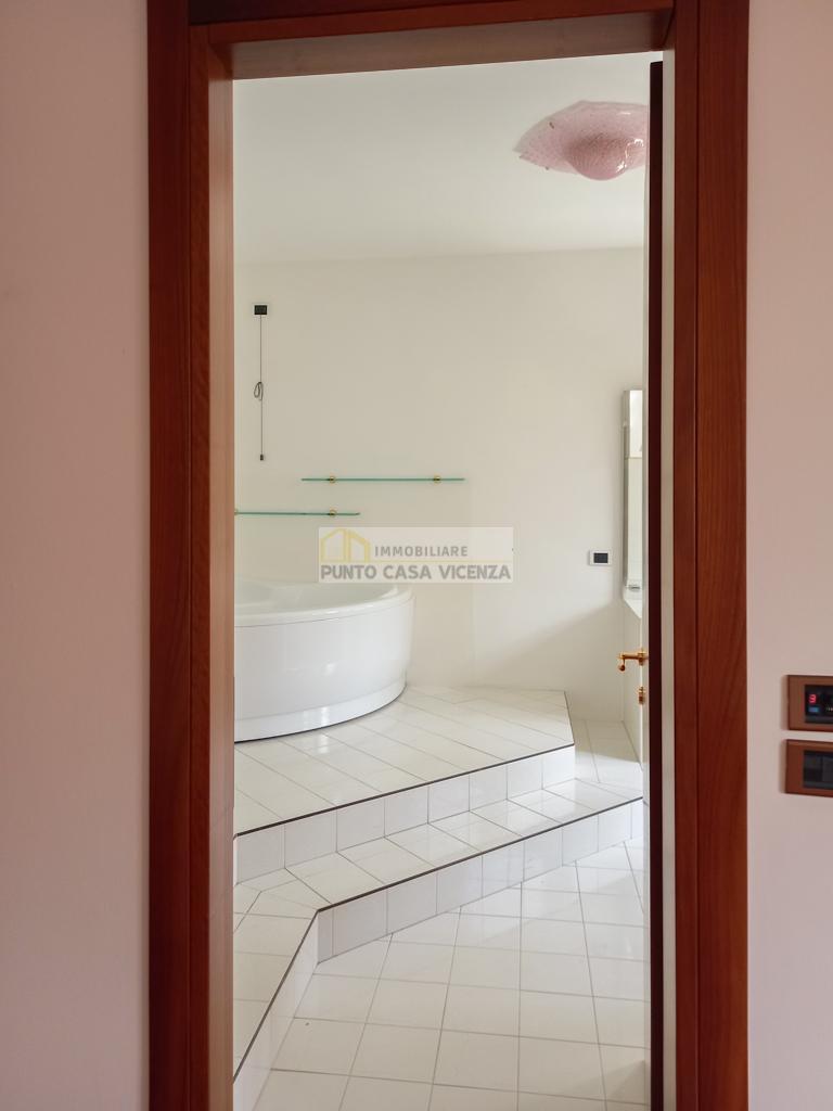 VB112 - BIFAMILIARE AFFIANCATA VENDITA MONTICELLO CONTE OTTO ZONA CENTRO - € 470.000 23